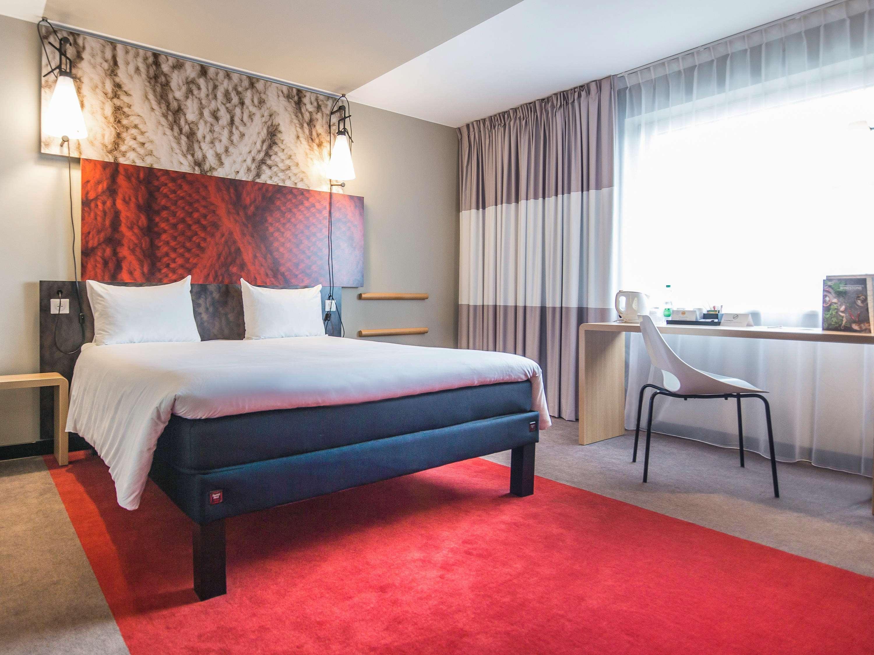 Отель Ibis London Stratford Экстерьер фото