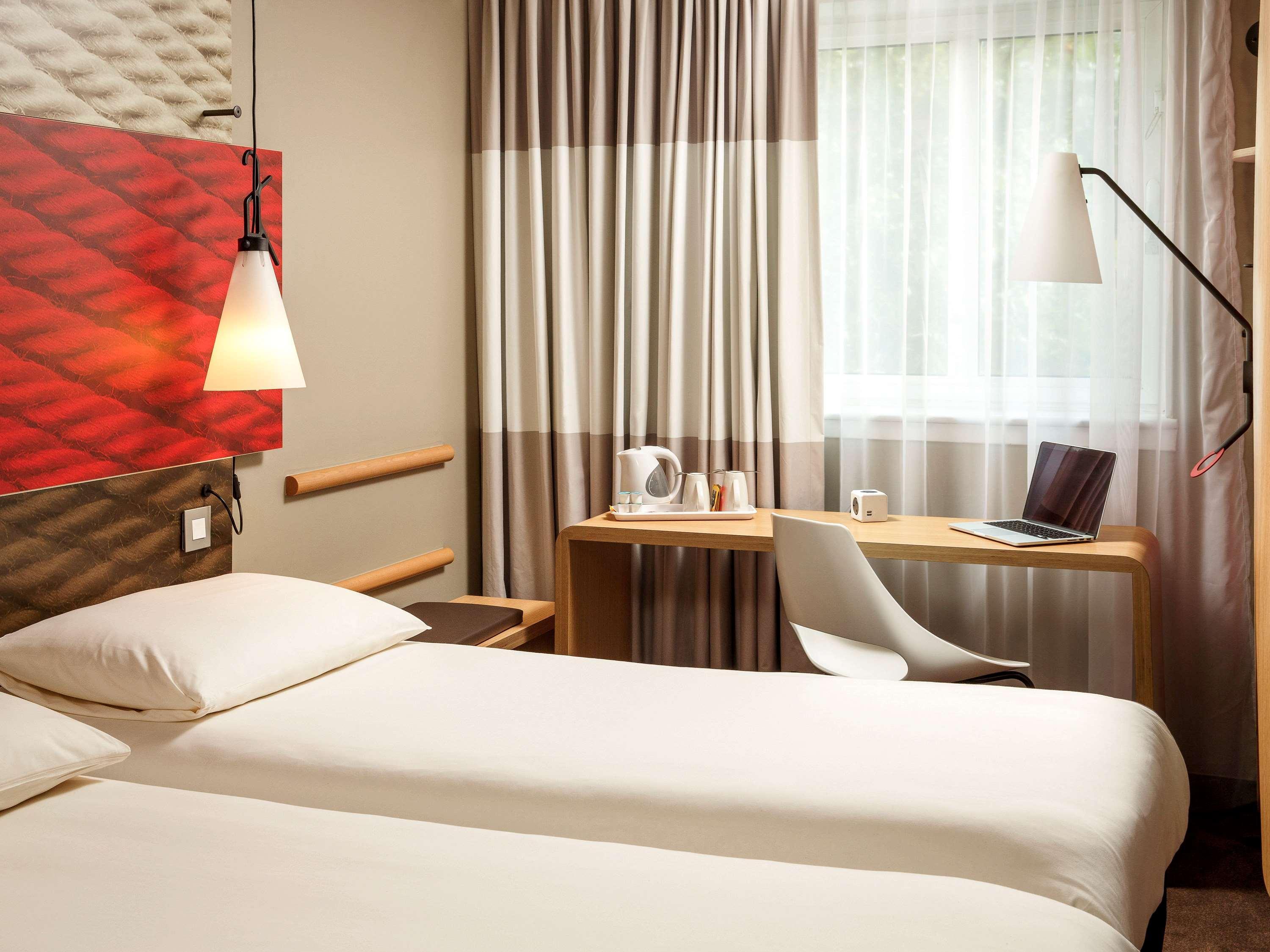 Отель Ibis London Stratford Экстерьер фото