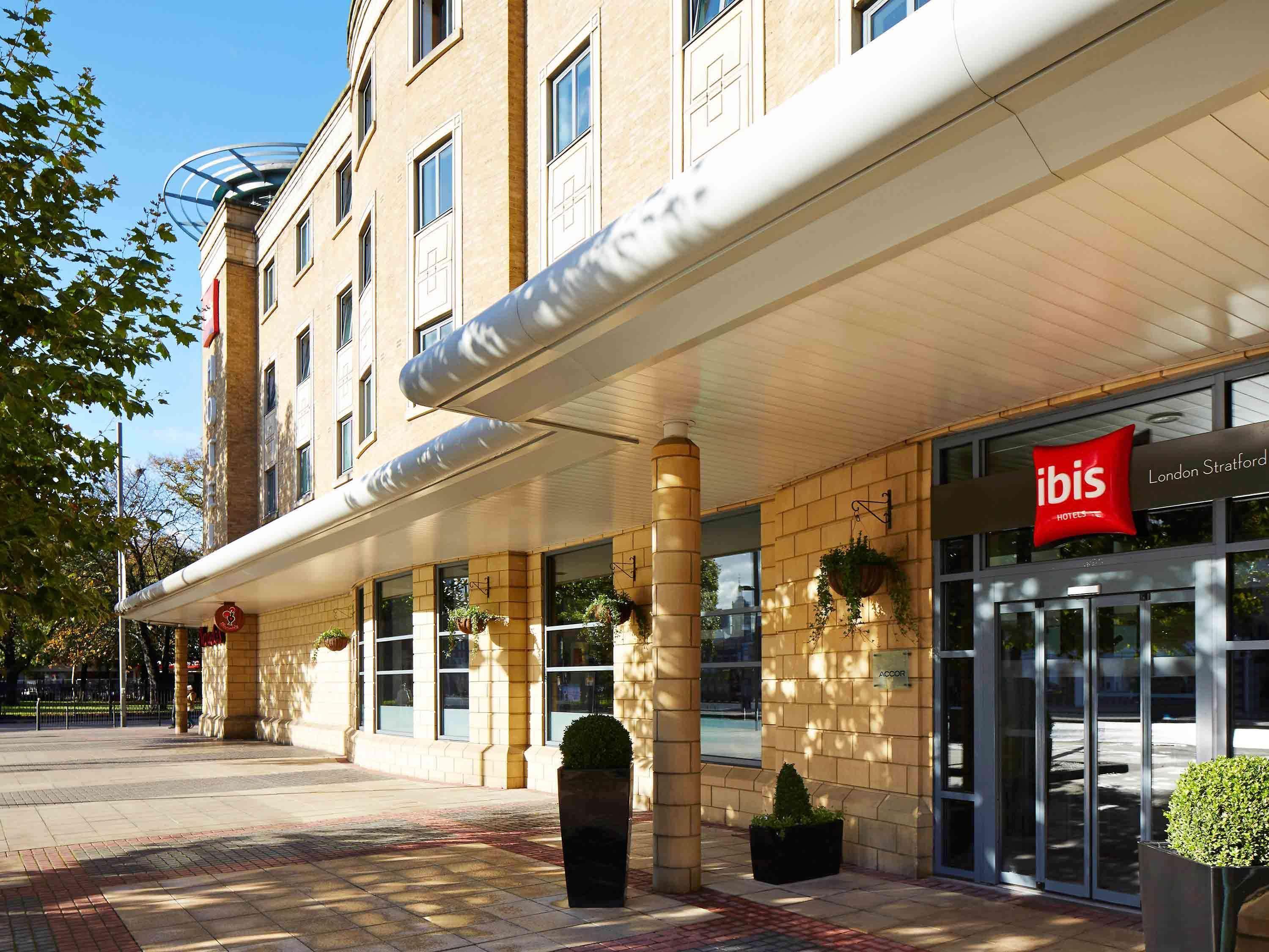 Отель Ibis London Stratford Экстерьер фото