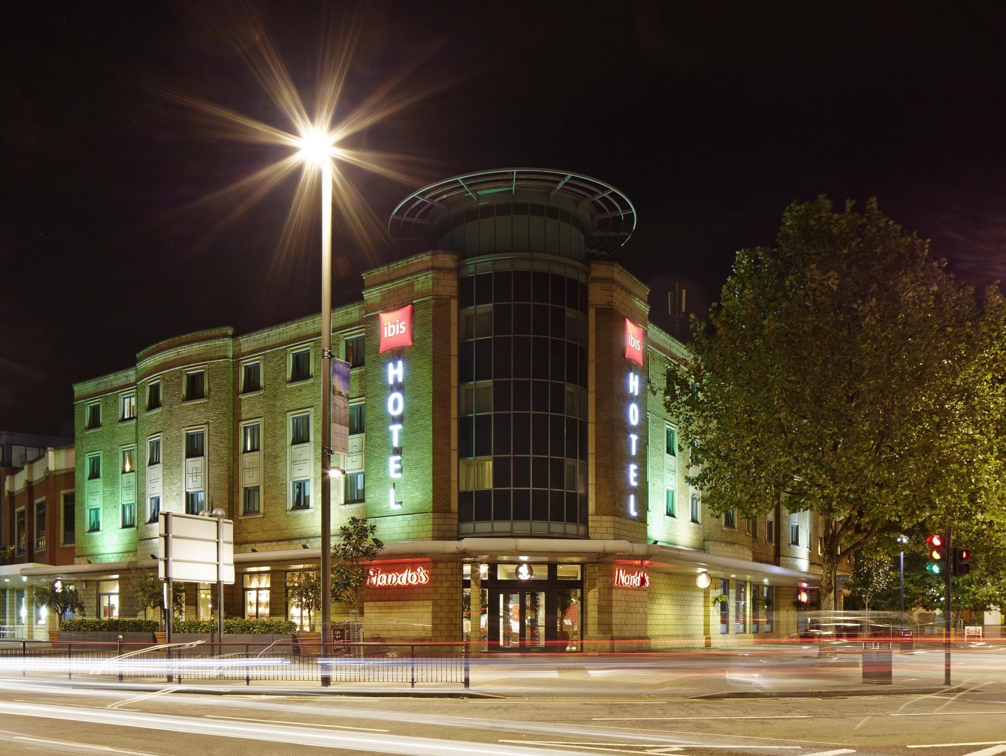 Отель Ibis London Stratford Экстерьер фото