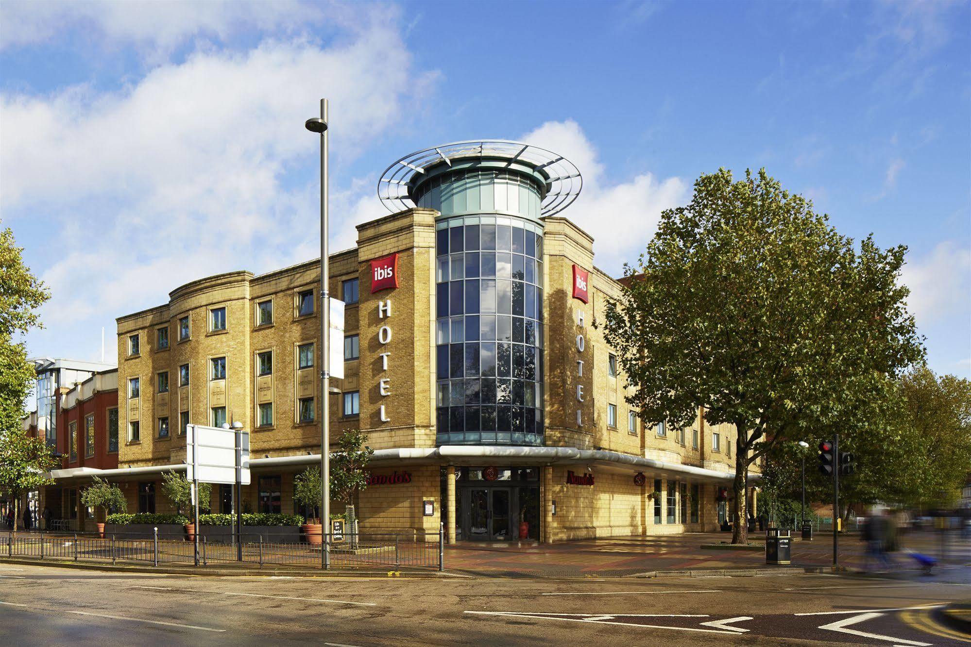 Отель Ibis London Stratford Экстерьер фото